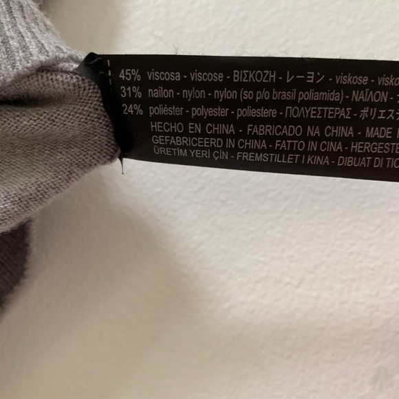 Zara Knit Gray Crop Ruffle Shoulder Sweater - Picture 5 of 5